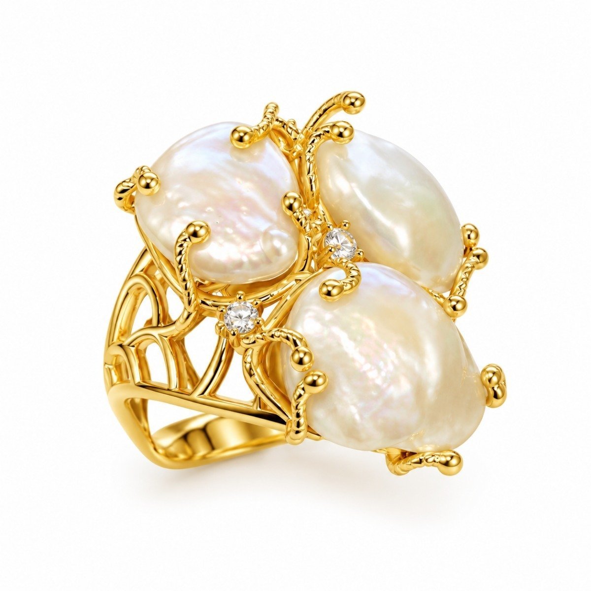 Anillo dorado con tres detalles perlados irregulares