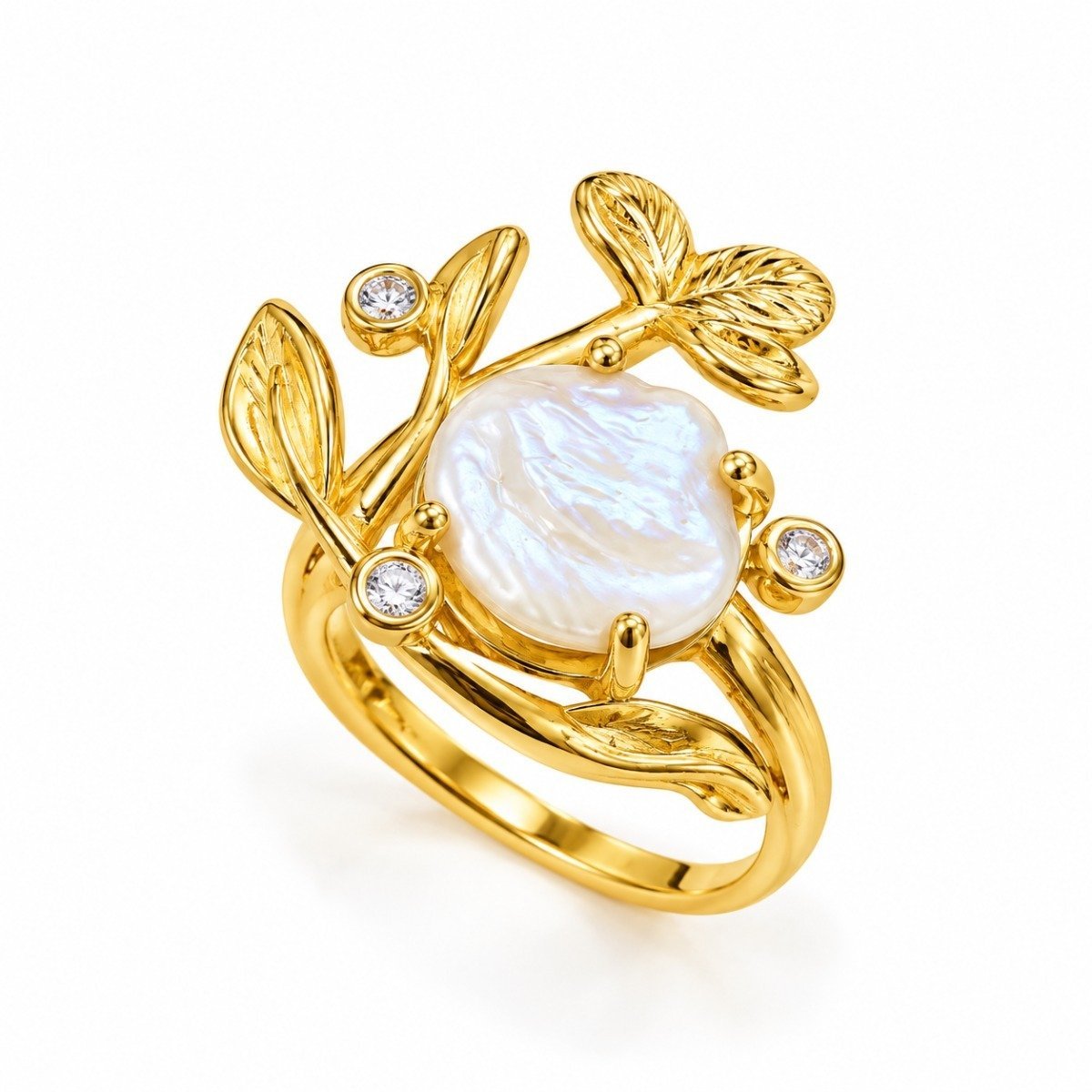 Anillo dorado con detalle nacarado, hojas y circonias