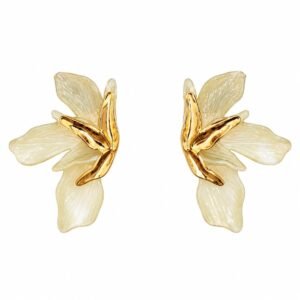 Aritos flor marfil con detalle dorado