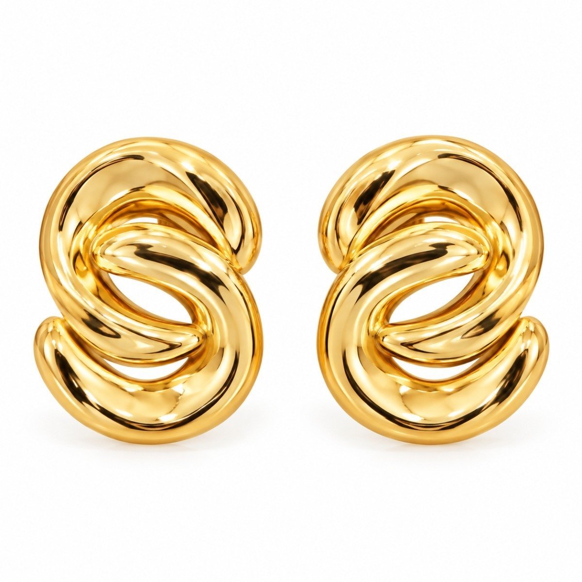 Aretes dorados de diseño entrelazado