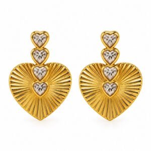 Aretes dorados de corazón texturizado con circonias
