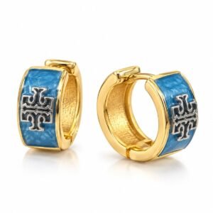Aritos de argolla dorados con detalle azul y relieve plateado