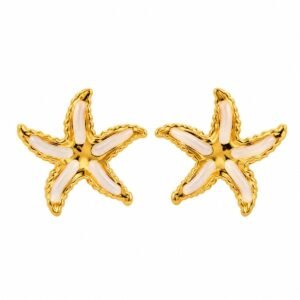 Aritos dorados de estrella de mar con detalles blancos