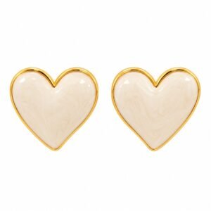 Aritos de corazón crema marmoleado con borde dorado