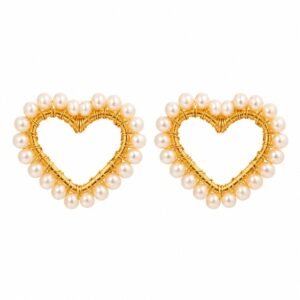 Aritos dorados de corazón con detalles perlados