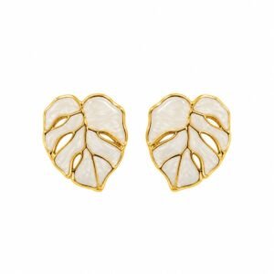 Aritos de hojas blancas con detalles dorados