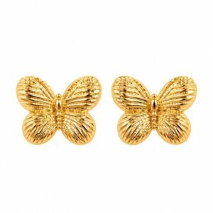 Aritos dorados de mariposa con alas texturizadas