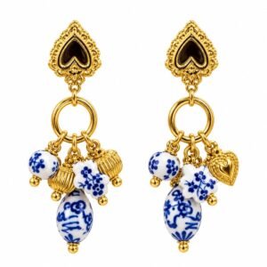 Aritos colgantes dorados con corazones y cuentas azul y blanco