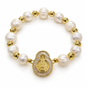 Pulsera blanca con medalla religiosa decorada