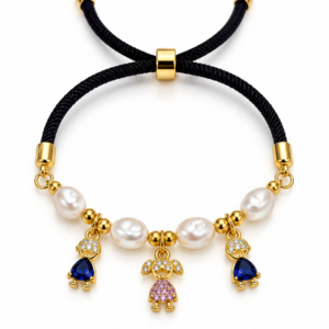 Pulsera negra y blanca con dijes de colores