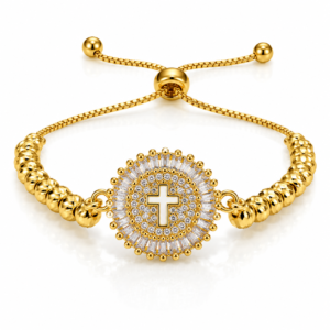 Pulsera dorada con cruz sobre medallón blanco