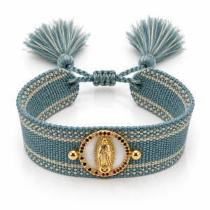 Pulsera tejida azul grisáceo con medalla