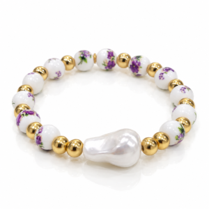 Pulsera floral morada con centro blanco