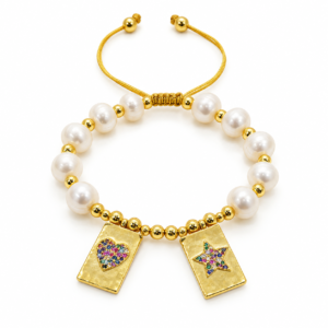 Pulsera blanca con dijes de corazón y estrella