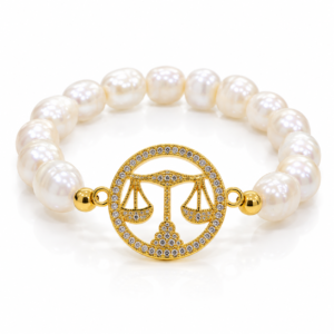 Pulsera blanca con balanza dorada