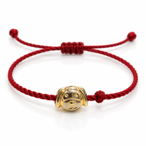 Pulsera roja con cuenta de perrito dorada