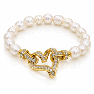 Pulsera blanca con serpiente de corazón