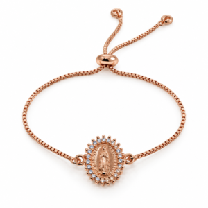 Pulsera rosada con medalla religiosa ovalada