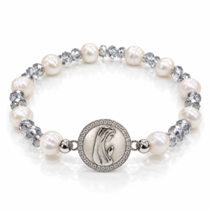 Pulsera blanca y plateada con medalla