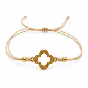 Pulsera ajustable beige con trébol dorado texturizado