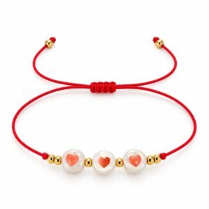 Pulsera roja ajustable con tres corazones rosados