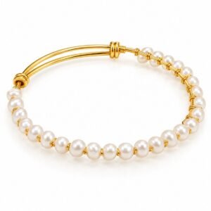 Pulsera dorada con hilera de cuentas blancas perladas