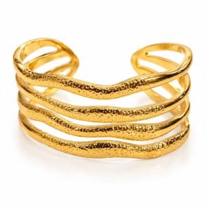 Brazalete dorado de cuatro franjas onduladas con textura martillada