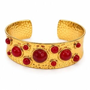 Pulsera rígida dorada con detalles rojo vino