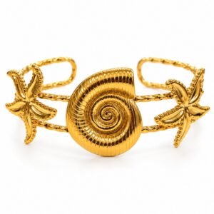 Brazalete dorado con concha espiral y estrellas de mar