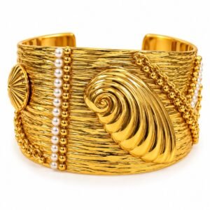 Brazalete dorado texturizado con concha en espiral